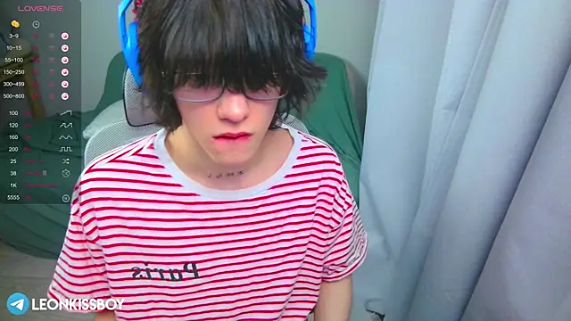 LeonBoykisser online show from April 2, 2026, 2:58 pm