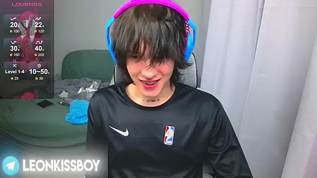 LeonBoykisser online show from April 16, 2026, 1:34 pm