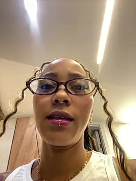 Snapshot of LizStorm_ chatting on June 24, 2026, 12:04 pm LizStorm online show from June 24, 2026, 12:04 pm
