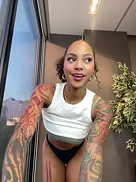 Snapshot of LizStorm_ chatting on July 6, 2026, 11:51 am LizStorm online show from July 6, 2026, 11:51 am