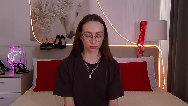 Emily Simon online show from March 19, 2026, 4:38 am