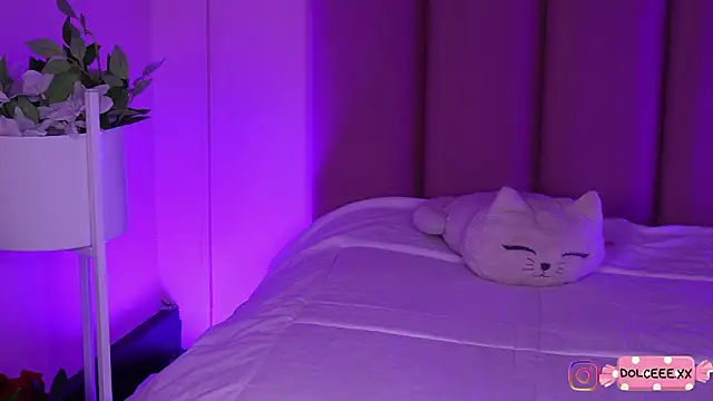 Snapshot of Dolcexx_ chatting on February 6, 2026, 9:29 pm Dolcexx online show from February 6, 2026, 9:29 pm