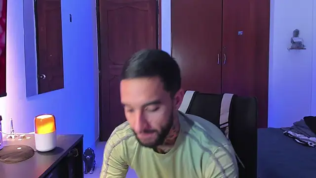 Snapshot of juanlouis_pierre chatting on July 5, 2026, 11:56 pm juanlouis pierre online show from July 5, 2026, 11:56 pm