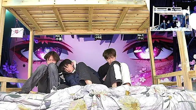 xiaohuangren01 online show from February 2, 2026, 1:32 pm