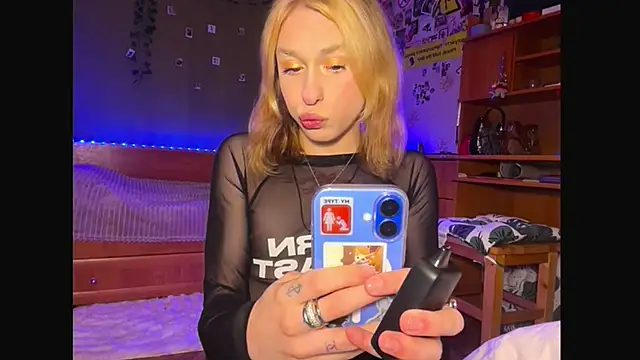 Snapshot of miss_barbie111 chatting on February 8, 2026, 5:05 pm miss barbie111 online show from February 8, 2026, 5:05 pm