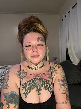 Snapshot of ouijamomma chatting on January 15, 2026, 12:04 am ouijamomma online show from January 15, 2026, 12:04 am