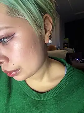 BADBITCHISAKI online show from April 15, 2026, 1:18 pm