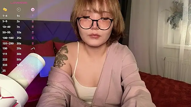 nullgirl online show from April 16, 2026, 12:22 am