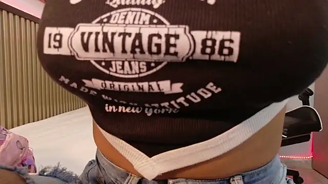 Scarlet Vixen  online show from February 10, 2026, 12:20 pm