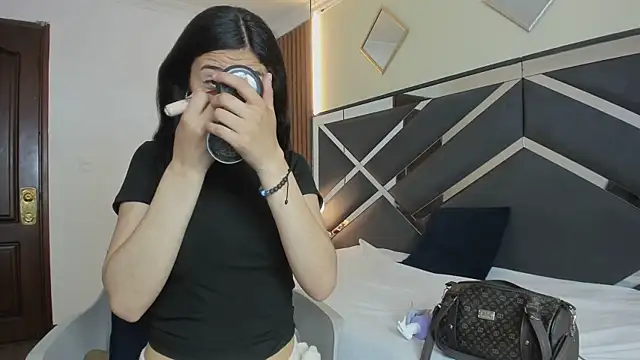 Ambarross  online show from February 18, 2026, 1:29 pm