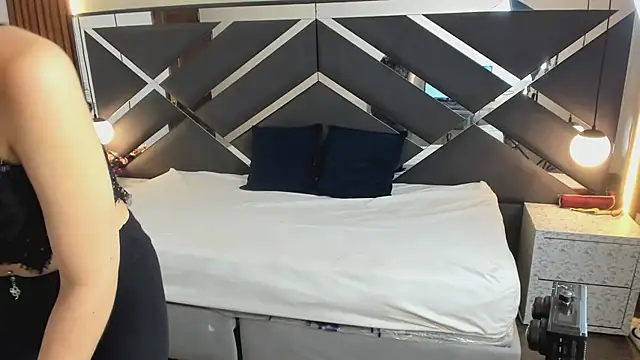 Ambarross  online show from March 9, 2026, 12:53 pm