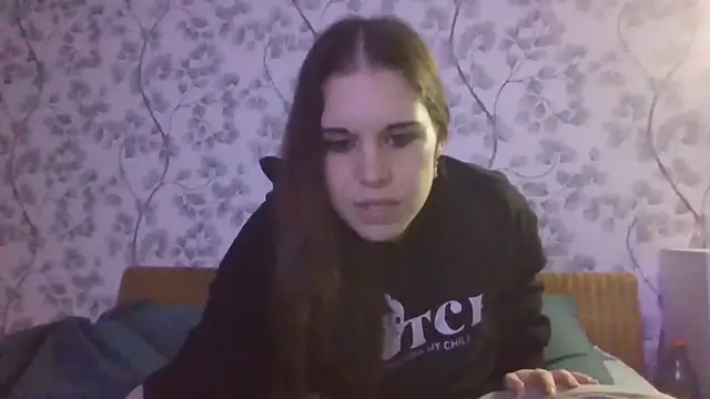 NyraLuna online show from February 1, 2026, 9:24 pm