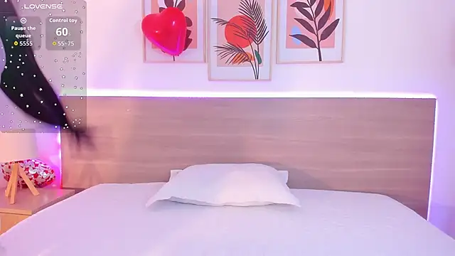 Snapshot of _Caamilaa_ chatting on February 18, 2026, 5:42 pm Caamilaa online show from February 18, 2026, 5:42 pm