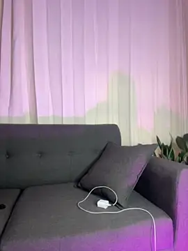 elodie rouge online show from May 15, 2026, 11:39 am
