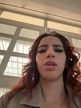 Snapshot of elodie_rouge chatting on June 19, 2026, 12:31 pm elodie rouge online show from June 19, 2026, 12:31 pm