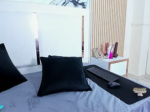 Zoehoney hl online show from March 18, 2026, 5:21 am