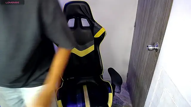 Snapshot of Rick_oficiall chatting on April 8, 2026, 2:39 pm Rick oficiall online show from April 8, 2026, 2:39 pm