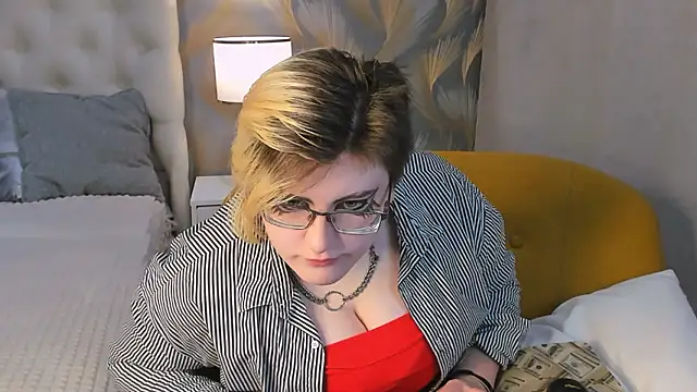 Snapshot of ABSI_GLITCH chatting on February 3, 2026, 6:00 am ABSI GLITCH online show from February 3, 2026, 6:00 am