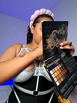 Snapshot of curly_girl_31 chatting on February 5, 2026, 7:07 pm curly girl 31 online show from February 5, 2026, 7:07 pm