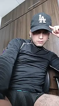 Snapshot of milo_boy98 chatting on February 5, 2026, 3:22 am milo boy98 online show from February 5, 2026, 3:22 am