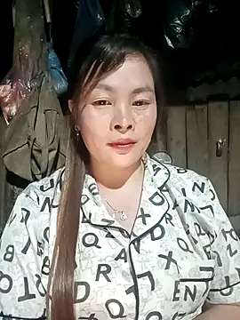 Snapshot of Bling_sexy chatting on February 5, 2026, 2:22 pm Bling sexy online show from February 5, 2026, 2:22 pm