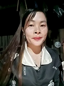 Snapshot of Bling_sexy chatting on February 10, 2026, 1:15 pm Bling sexy online show from February 10, 2026, 1:15 pm