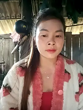 Snapshot of Bling_sexy chatting on February 12, 2026, 1:44 am Bling sexy online show from February 12, 2026, 1:44 am