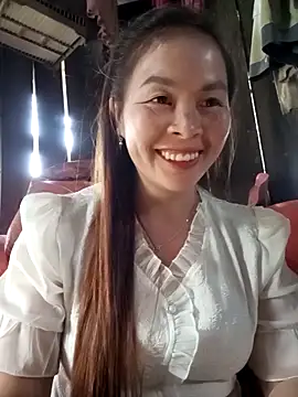 Snapshot of Bling_sexy chatting on February 15, 2026, 8:35 am Bling sexy online show from February 15, 2026, 8:35 am