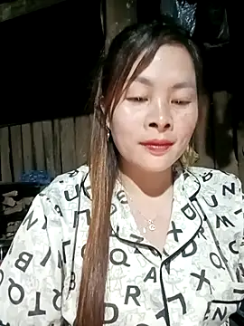 Snapshot of Bling_sexy chatting on February 18, 2026, 1:29 pm Bling sexy online show from February 18, 2026, 1:29 pm