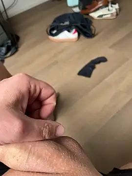 longdong00789 online show from April 10, 2026, 11:04 am