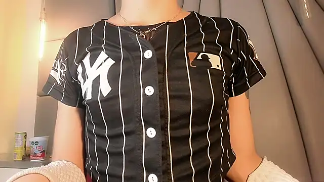 Miss-Saraii online show from March 27, 2026, 8:52 pm