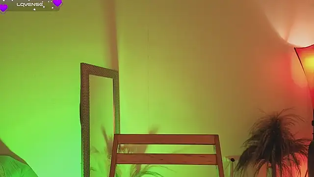 fransheskarossi online show from March 30, 2026, 11:55 am