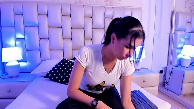 naomi heat  online show from January 17, 2026, 11:15 am