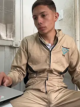 santiObrero online show from April 6, 2026, 3:13 pm