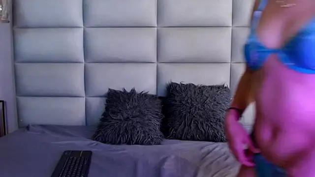 miss-liz- online show from February 28, 2026, 6:20 pm