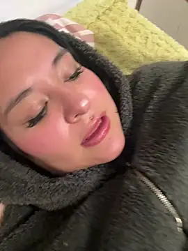 Nailealipsglossy online show from February 22, 2026, 9:46 pm