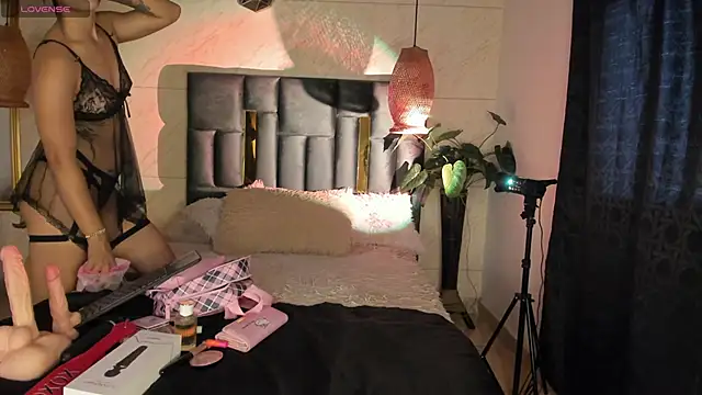 sophia willliamss online show from February 13, 2026, 11:50 am