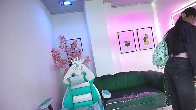 Snapshot of Zoe_swan chatting on February 10, 2026, 11:25 am Zoe swan online show from February 10, 2026, 11:25 am