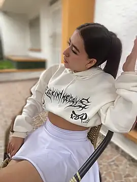 AuroraJohns Pink online show from February 19, 2026, 7:54 pm