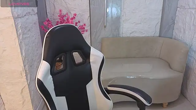 Aliz Cooper Tx online show from February 4, 2026, 7:42 pm