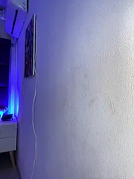 Snapshot of Auri__ chatting on February 3, 2026, 7:41 pm Auri online show from February 3, 2026, 7:41 pm