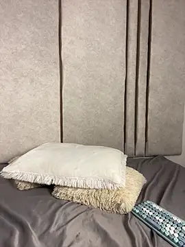 lilithdya online show from April 14, 2026, 12:05 am