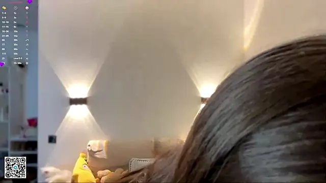 LouiseChavez online show from April 15, 2026, 8:10 am