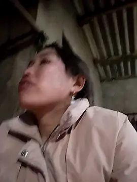 Snapshot of lia-coy chatting on February 5, 2026, 10:42 am lia-coy online show from February 5, 2026, 10:42 am