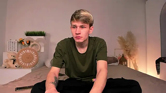 Snapshot of Volan_Starts chatting on February 15, 2026, 4:09 am Volan Starts online show from February 15, 2026, 4:09 am