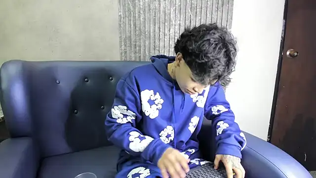 Dogan Renzo0 online show from February 14, 2026, 8:27 pm