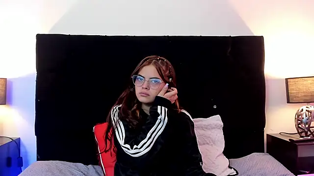 Snapshot of queen_missy chatting on July 4, 2026, 9:21 pm queen missy online show from July 4, 2026, 9:21 pm