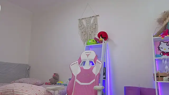 Mia WaterFall online show from April 11, 2026, 7:45 am