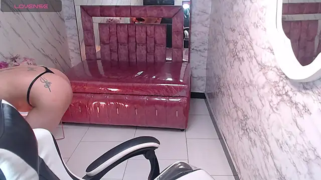Snapshot of Melisa_v chatting on April 24, 2026, 7:49 pm Melisa v online show from April 24, 2026, 7:49 pm