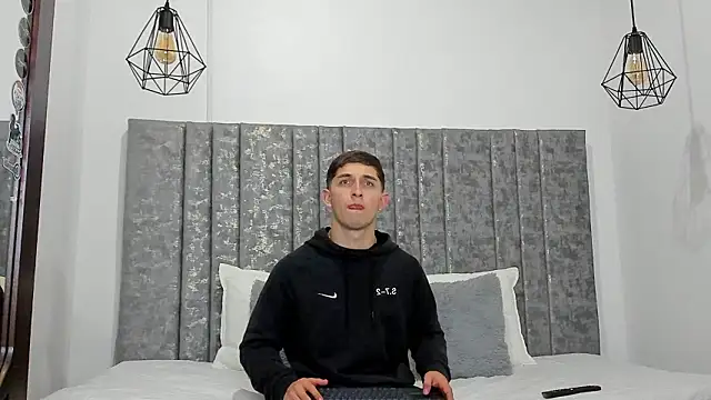 Snapshot of Calvin_Hunter chatting on February 11, 2026, 3:55 am Calvin Hunter online show from February 11, 2026, 3:55 am